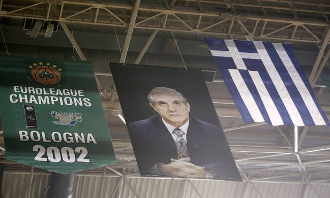 Το σύνθημα για τον Παύλο Γιαννακόπουλο στον αγώνα με την Γκραν Κανάρια (video)