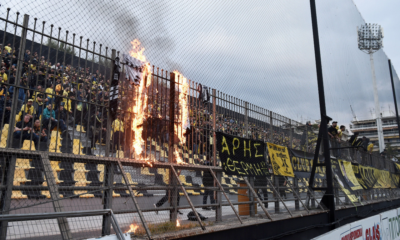 Άρης-ΠΑΟΚ: Έβαλαν «φωτιά» στο «Βικελίδης» (photos)