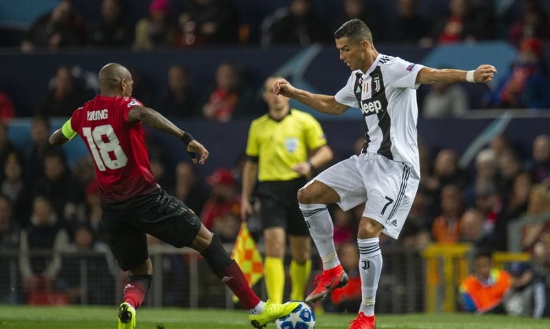 Τρομερή αποθέωση και… εισβολέας για Ρονάλντο στο «Ολντ Τράφορντ» (videos)