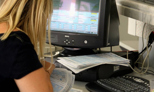 Δείτε πότε θα χτυπήσει τις πόρτες σας ο «εφοριακός της γειτονιάς»