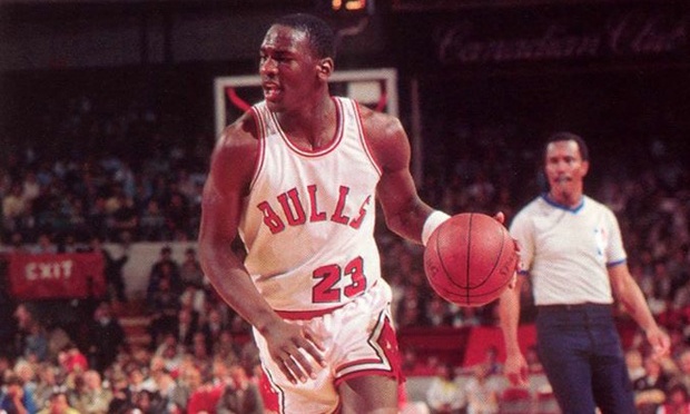 Σαν σήμερα: Η πρώτη εμφάνιση του “Air” Τζόρνταν (video)