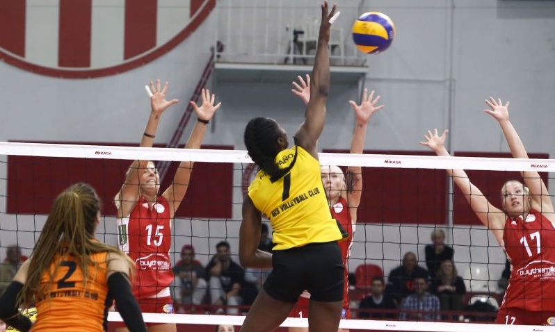 Το απίθανο μπέρδεμα στη φανέλα της παίκτριας που «κάρφωσε» τον Ολυμπιακό! (photo)