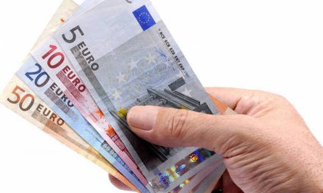 Επίδομα 600 ευρώ σε χιλιάδες οικογένειες: Αυτοί είναι οι δικαιούχοι - Κριτήρια και προϋποθέσεις