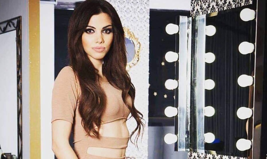 Χρύσα Μπανδέλη: Η μούσα του Μίμη Πλέσσα κλέβει την παράσταση στη Βόρεια Ελλάδα