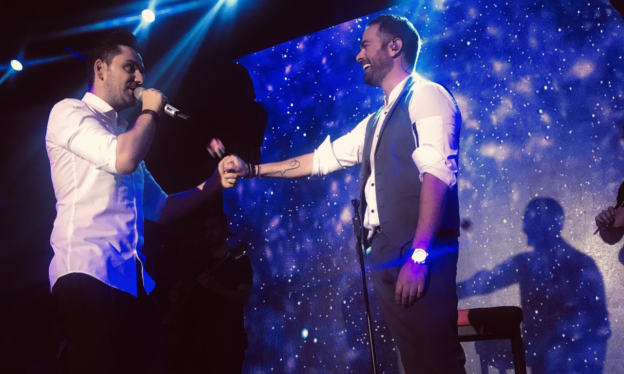 Οι celebrities τις Κυριακές ψηφίζουν Ηλία Βρεττό και TOKYO THEATER ATHENS