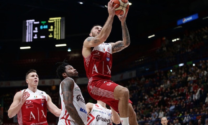 Ιταλία: «100άρα» με σούπερ Τζέιμς η Αρμάνι Μιλάνο!