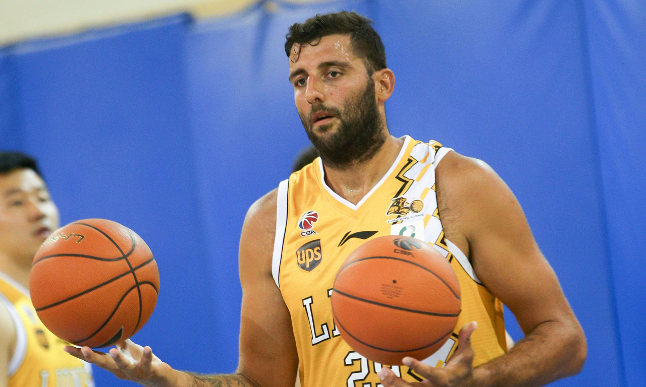 Κίνα: Μέγας Μπουρούσης, έκανε εντυπωσιακό τριπλ νταμπλ!