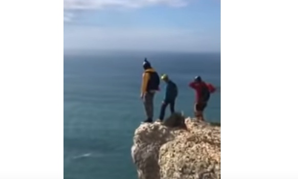 Αλεξιπτωτιστής έπεσε από ύψος 95 μέτρων και έχασε τη ζωή του (σκληρό βίντεο)