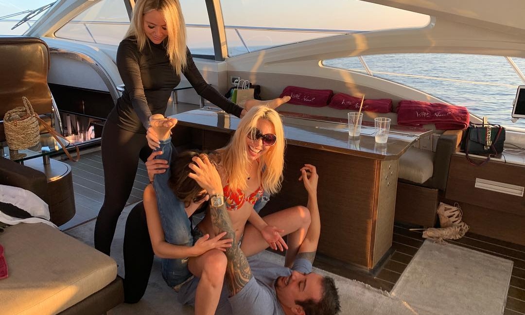 Αυτός είναι ερωτύλος εκατομμυριούχος από το Ιράν που θέλει να γίνει ο «Βασιλιάς του Instagram»(pics)