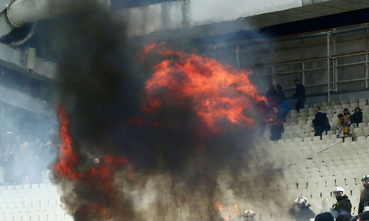 ΑΕΚ – Άγιαξ: Μολότοφ και άγριο ξύλο στο ΟΑΚΑ (video+photos)