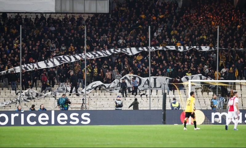 ΑΕΚ – Άγιαξ: Τα πανό της… οργής (photos)