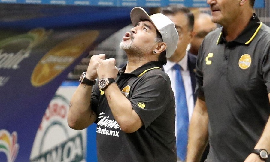 Ξέφυγε ο Μαραντόνα! (vid)