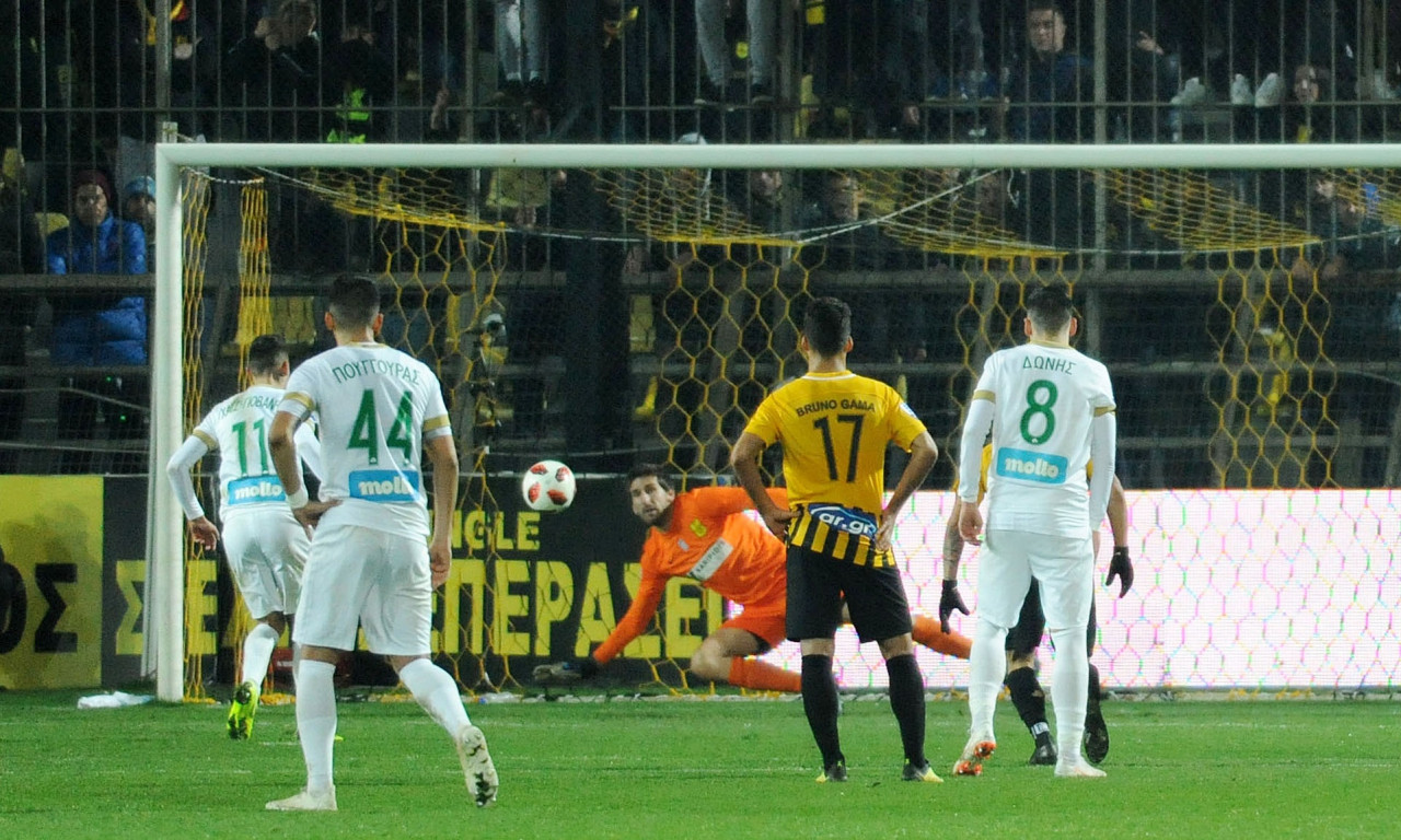 Ξεφύγαμε τελείως! Βγήκαν... καραμπίνες για τα πέναλτι στο Άρης – Παναθηναϊκός