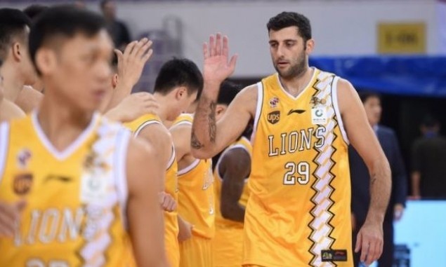 Το έβαλε από το κέντρο και νίκησε τον Ντένμον ο Μπουρούσης (video)