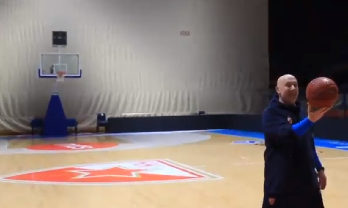 Ο γυμναστής του Ερυθρού Αστέρα «ντύθηκε» Στεφ Κάρι! (video)