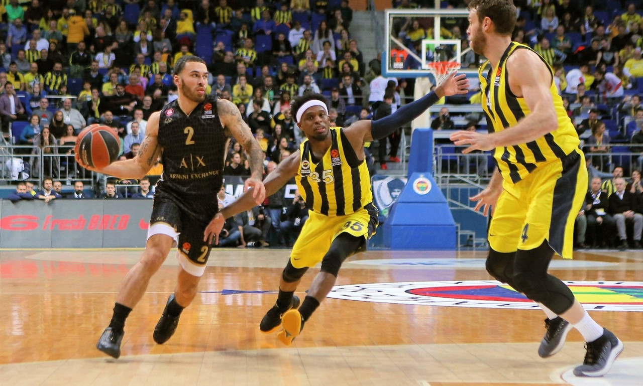 Φενέρμπαχτσε-Αρμάνι Μιλάνο 92-85: Ούτε το ρεκόρ του Μάικ Τζέιμς τη σταμάτησε!
