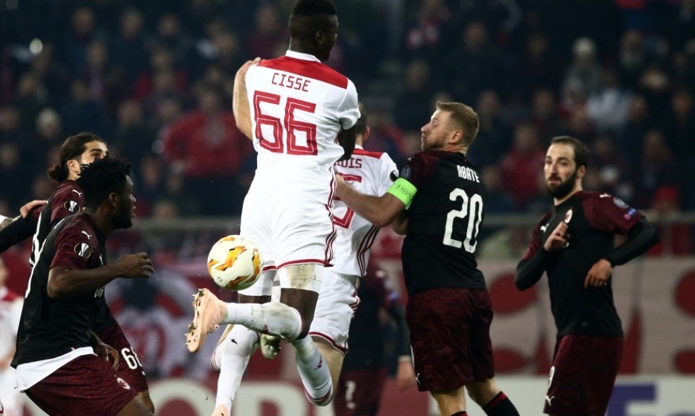 «Εικονικό» VAR για τους Έλληνες διαιτητές στο Ολυμπιακός-Μίλαν