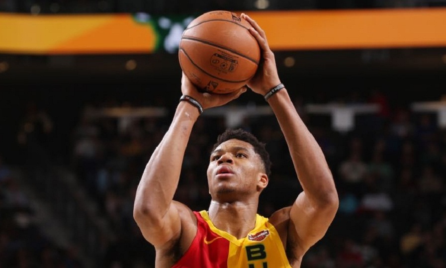 NBA: Έχει πάρει από το χεράκι τους Μπακς ο Γιάννης (vid)