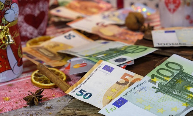 Εβδομάδα πληρωμών: Πότε θα καταβληθούν συντάξεις, ΚΕΑ, επίδομα παιδιού, αναδρομικά