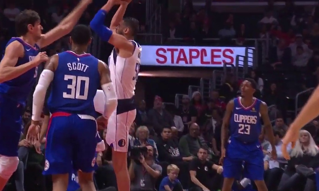 NBA: Είδε… τον ουρανό σφοντύλι ο Μειρί! (vid)