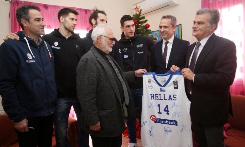 Η Εθνική Ομάδα δίπλα στα παιδιά του Παιδικού Χωριού SOS (photos)