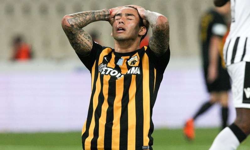 Ο Αραούχο είπε… αντίο στο 2018 με φανέλα της ΑΕΚ και την κούπα του πρωταθλητή