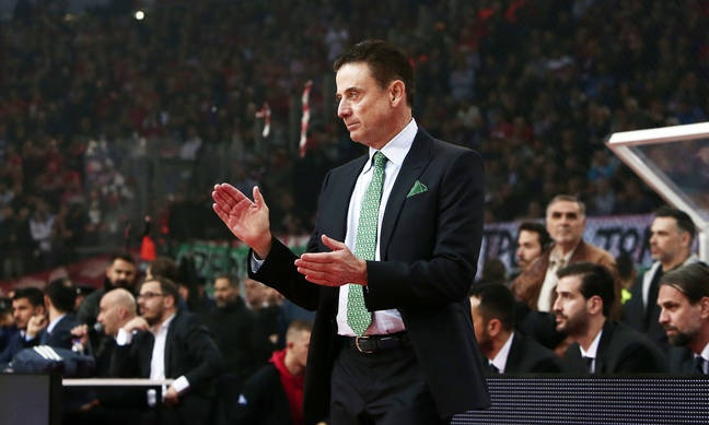 Η απορία του γιου του Πιτίνο: «Τι είναι αυτά τα δίχτυα γύρω από το παρκέ;» (photo)