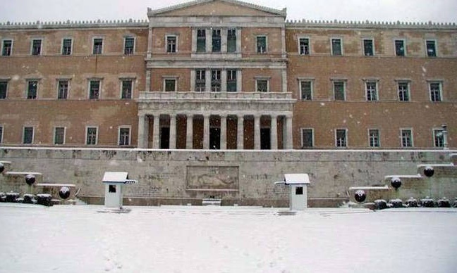 Καιρός ΤΩΡΑ: «Κλείδωσε» - Χιόνια και στο κέντρο της Αθήνας - Δείτε πότε!