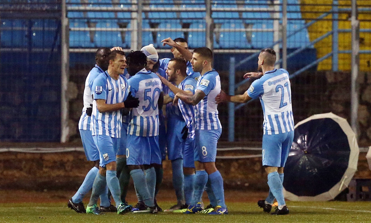 Διπλό διαζύγιο στη Λαμία (photos)