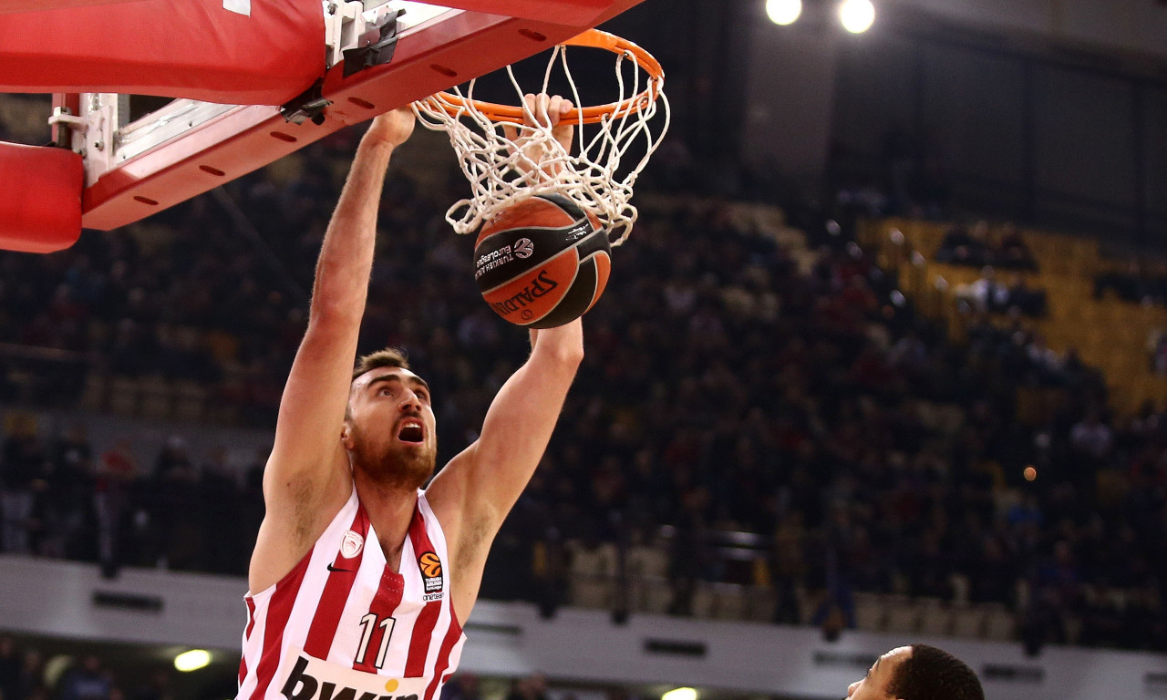 Ολυμπιακός: Στο «μικροσκόπιο» των Σπερς ο Μιλουτίνοφ (video)