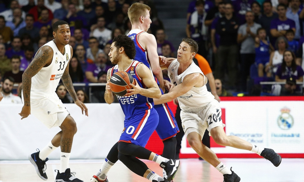 Αταμάν σε Euroleague: «Είναι άδικο για εμάς να παίζουμε 01:00 το βράδυ»