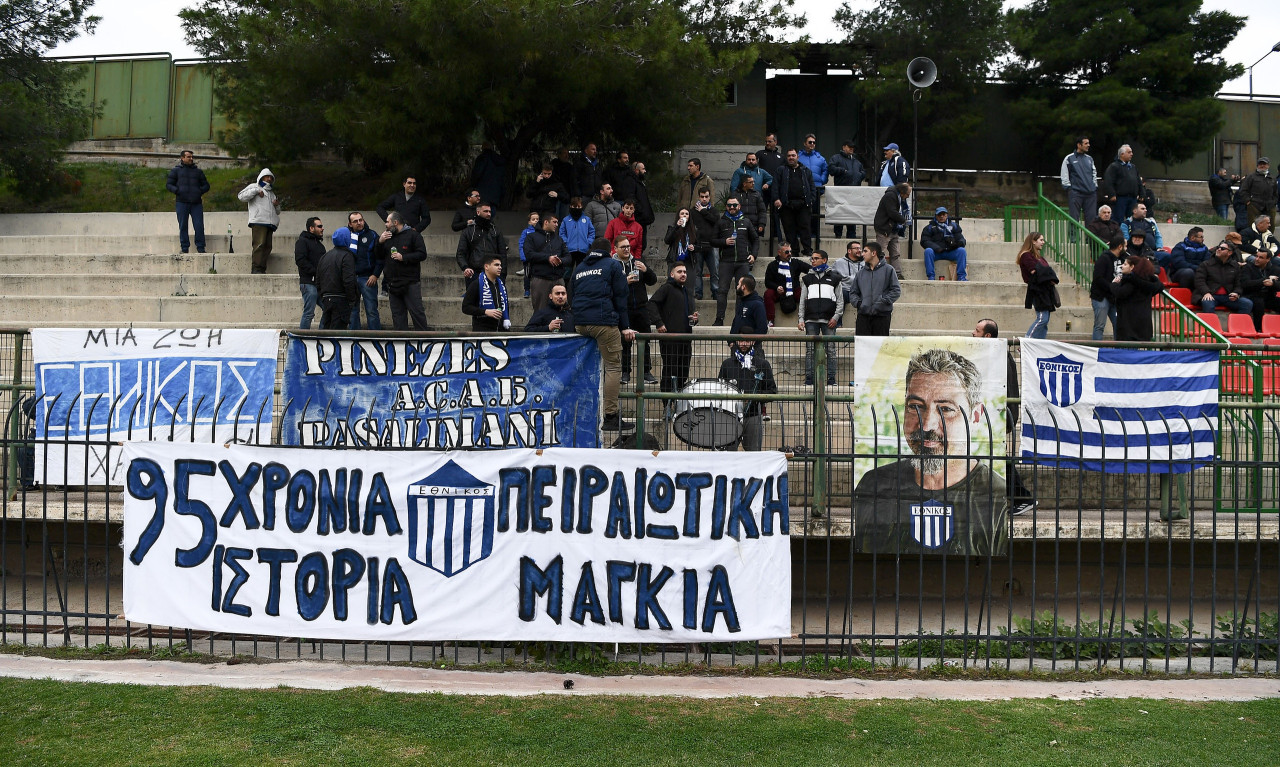 Μαχαίρωσαν οπαδό του Εθνικού – Καταδρομική επίθεση στον σύνδεσμο των Πειραιωτών (photos)