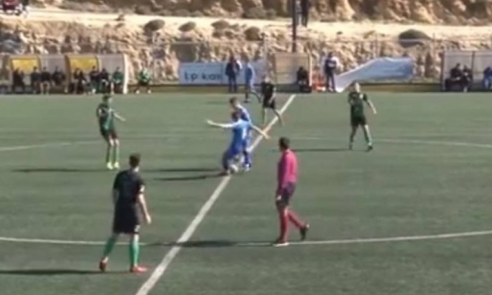 «Κρέμασε» τον τερματοφύλακα από τη σέντρα (vid)