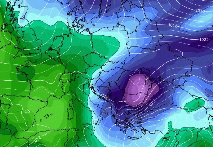 Καιρός: Δείτε καρέ - καρέ πώς κατεβαίνει ο χιονιάς προς την Ελλάδα (video)