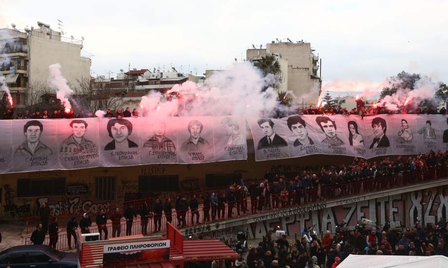 Σύσσωμος ο Ολυμπιακός στο μνημόσυνο για την «Θύρα 7» (photos)