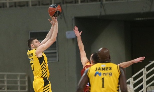 AEK: Στο νοσοκομείο ο Ρογκαβόπουλος