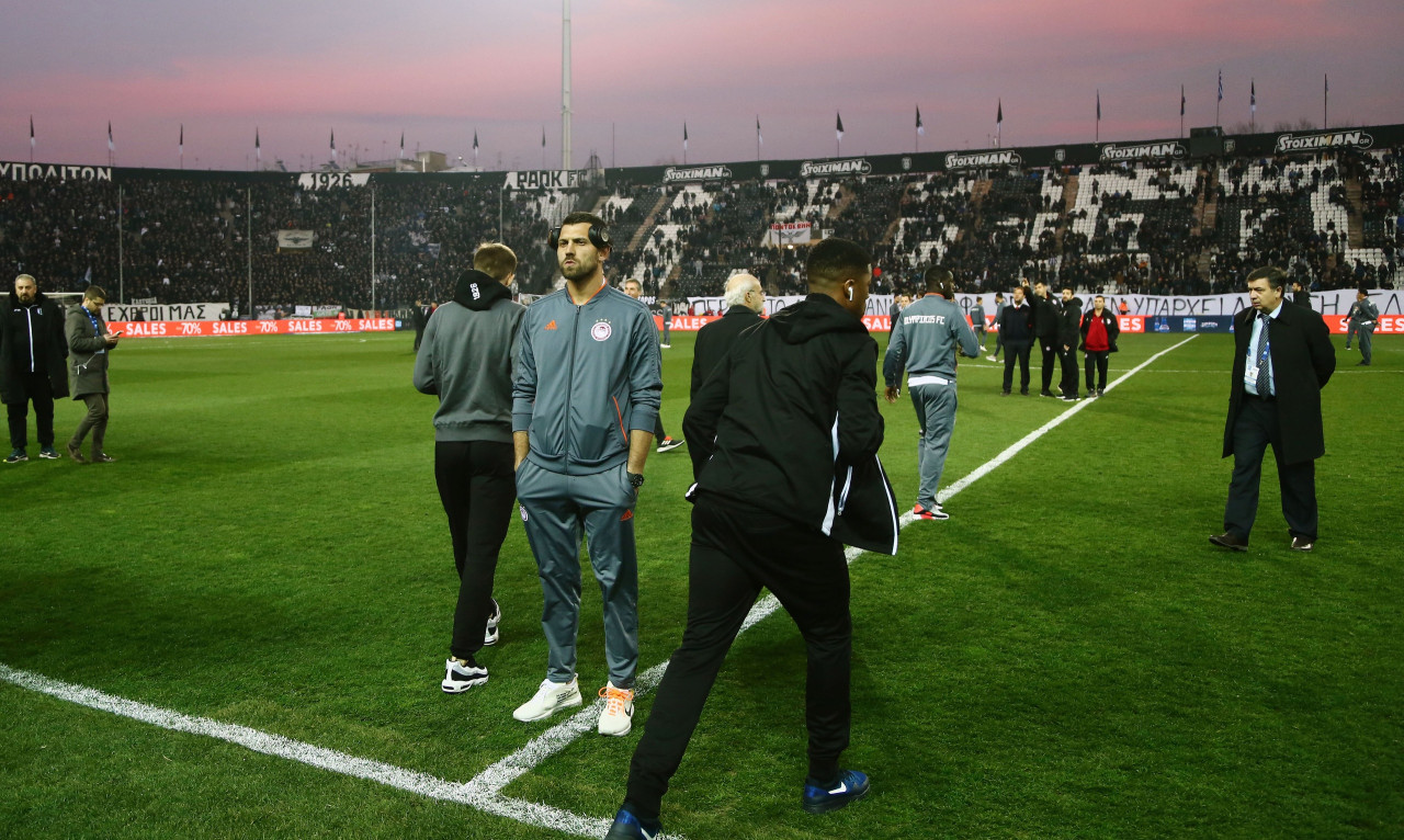 ΠΑΟΚ-Ολυμπιακός: Με κολάρα οπαδοί του ΠΑΟΚ στην Τούμπα! (photos)