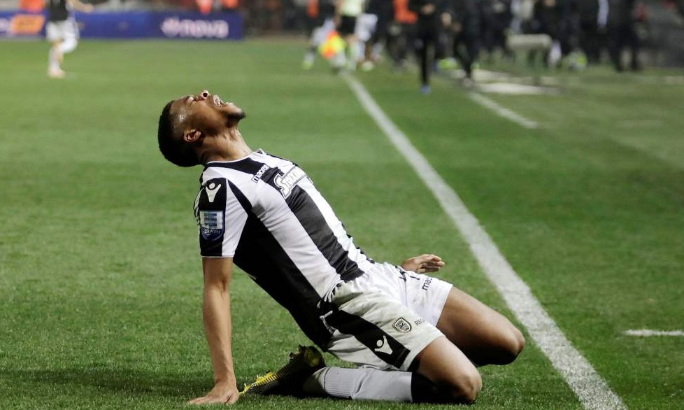 ΠΑΟΚ-Ολυμπιακός: Σκόραρε ο Άκπομ, ξέσπασε για... τίτλο η Τούμπα! (photos)