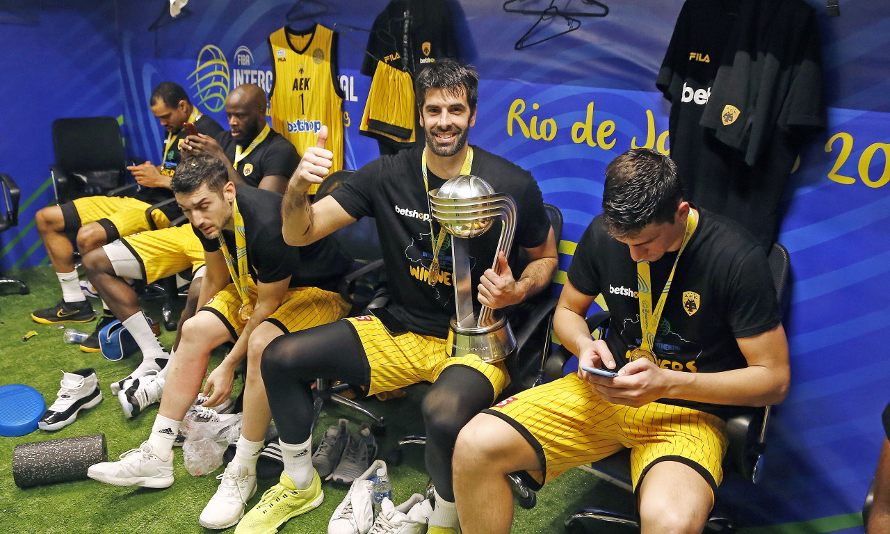 ΑΕΚ: Ο Ντούσαν Σάκοτα δεν ξέχασε κανέναν (photo)