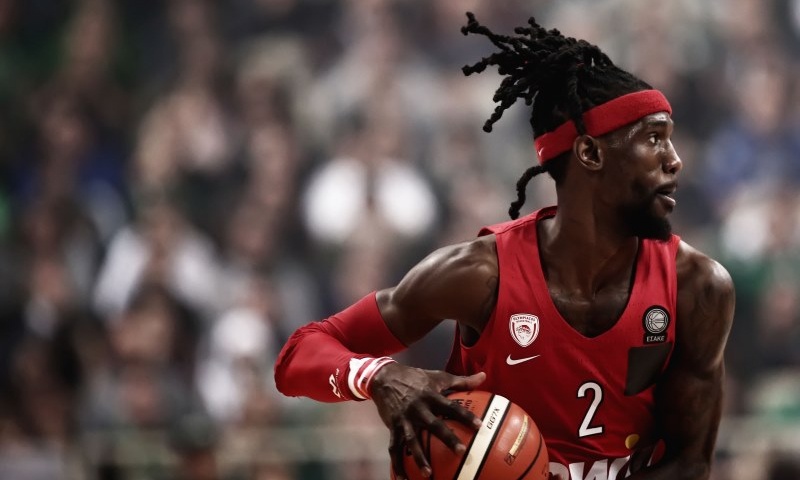 Ολυμπιακός: Ψάχνει για πεντικιούρ ο Ουέμπερ (photo)