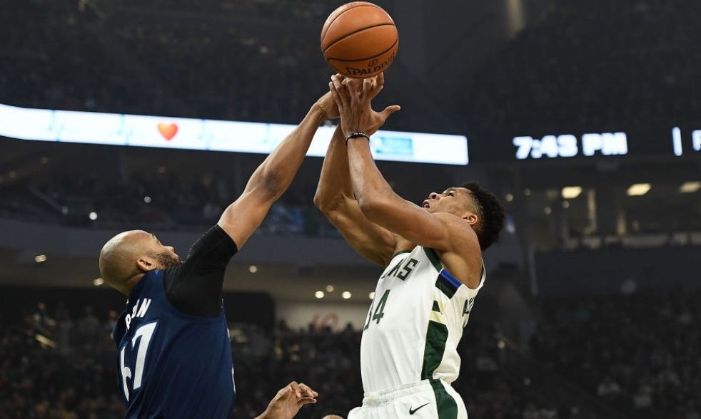 To double-double του Giannis με τους Τίμπεργουλβς (vid)