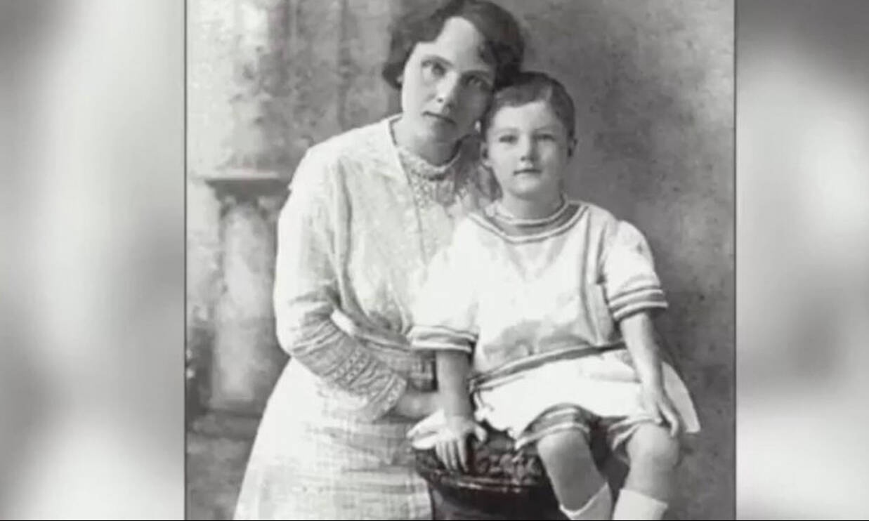 Πήραν τον 4χρονο γιο της - 100 χρόνια μετά ο εγγονός της αποκαλύπτει τη σοκαριστική αλήθεια (vid