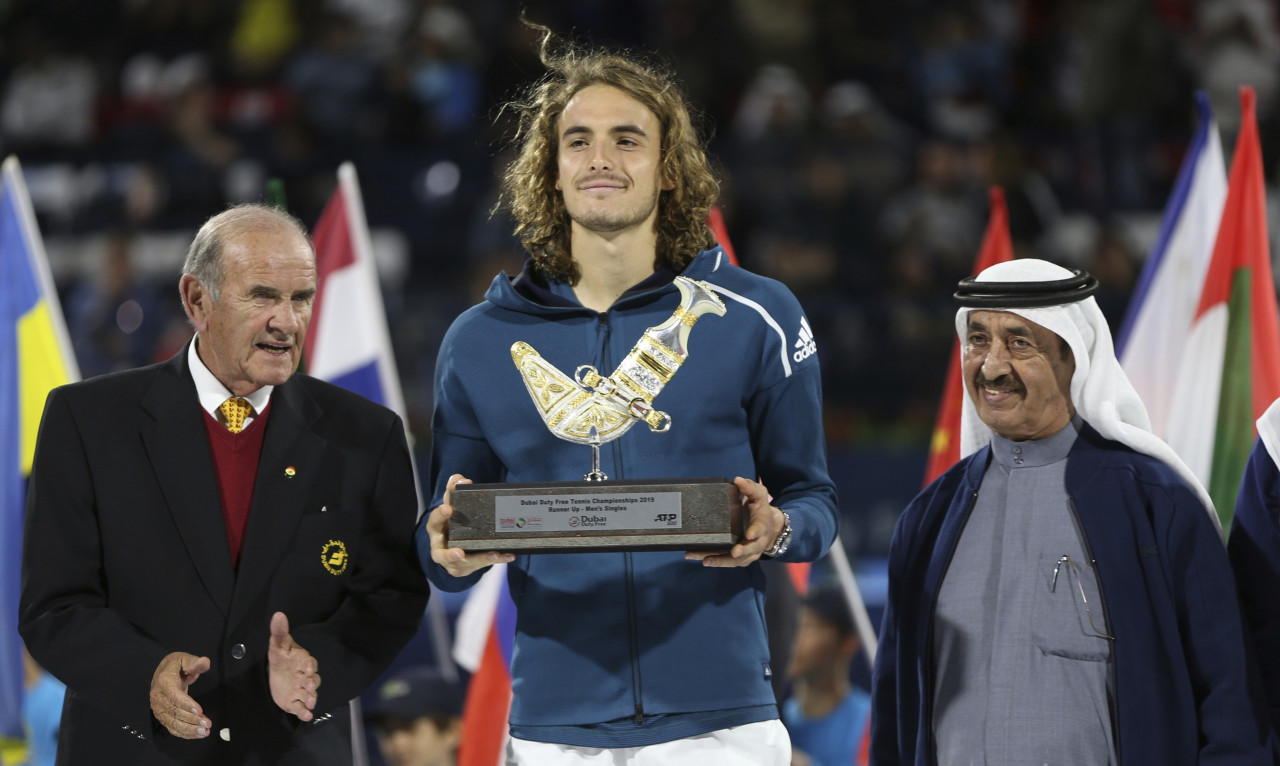 Έτσι λύγισε από τον Φέντερερ ο Τσιτσιπάς (videos)