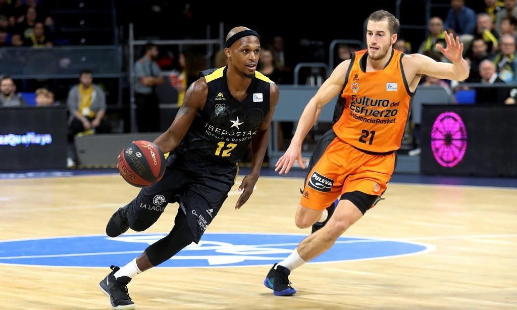 Τον απέρριψε ο Ολυμπιακός και φόρεσε τα «πράσινα» ο ΜακΦάντεν