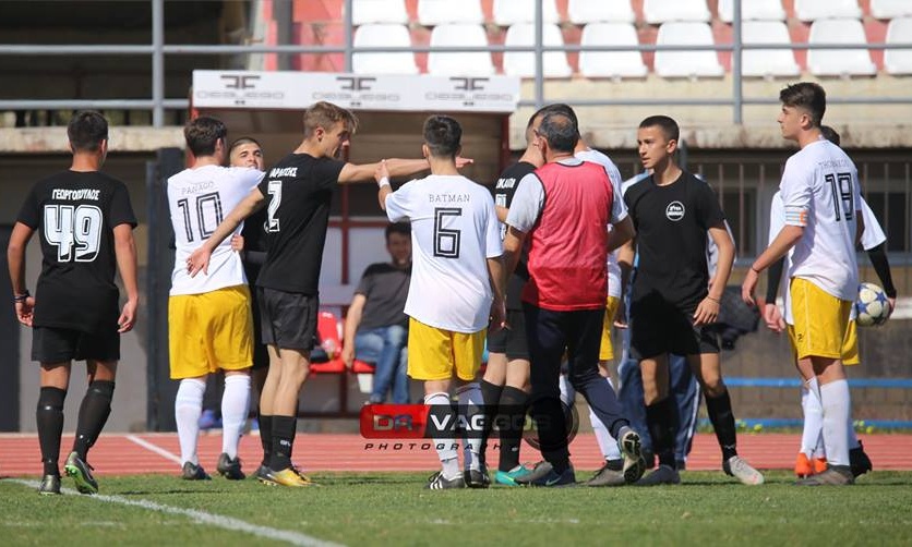 Ανελέητο ξύλο σε αγώνα σχολικού πρωταθλήματος (photos)