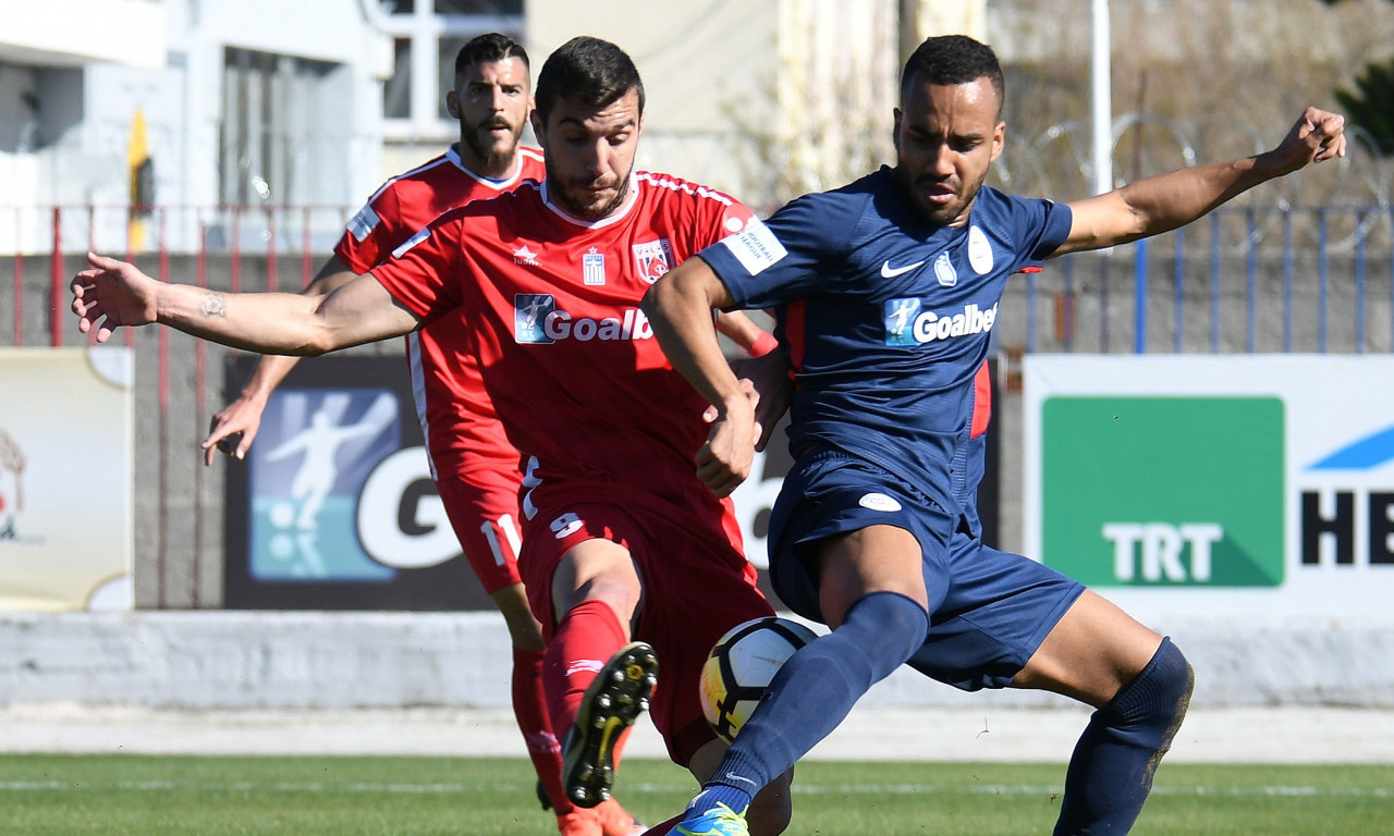 Football League: Στραβοπατήματα για τους πρωτοπόρους