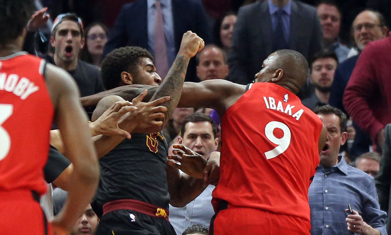 NBA: Απίστευτο ξύλο στο Καβαλίερς-Ράπτορς! (video+photos)