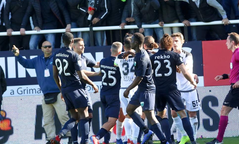 Ένταση στο ΟΦΗ-Λεβαδειακός: Λογομαχία με οπαδό ο Ανγκουά και χαμός στο «Γεντί Κουλέ»! (photos)