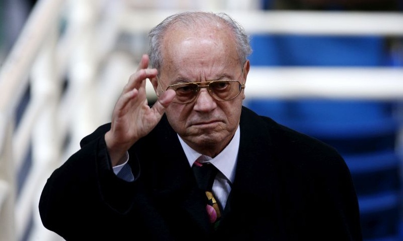 Ανθοδέσμη στη θέση του Θανάση Γιαννακόπουλου στο φουαγιέ του ΟΑΚΑ