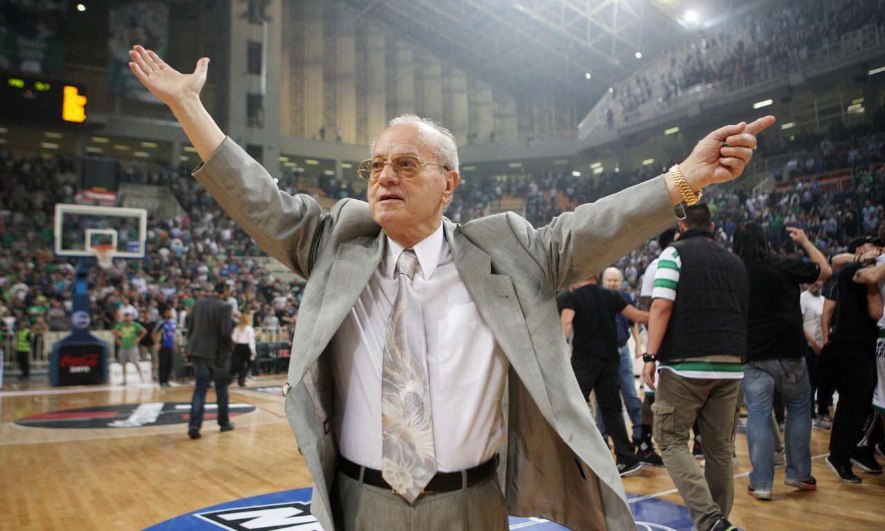 FIBA: «Το μπάσκετ πενθεί την απώλεια του Θανάση Γιαννακόπουλου»